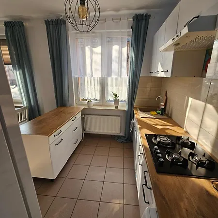 Morski - Obrońców Helu Blisko Fokarium, Dworca, Plaży